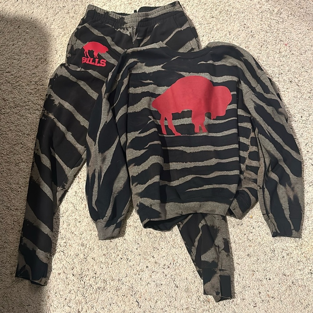 Women’s Buffalo Bills sweatsuit size M unisex